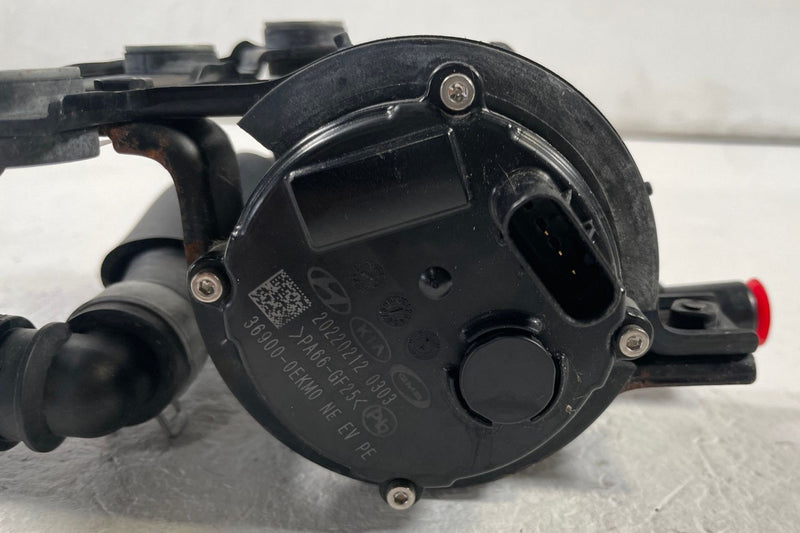 Load image into Gallery viewer, 2022-2024 HYUNDAI IONIQ 5 DRIVE MOTOR INVERTER COOLER COOLING WATER PUMP #108824
