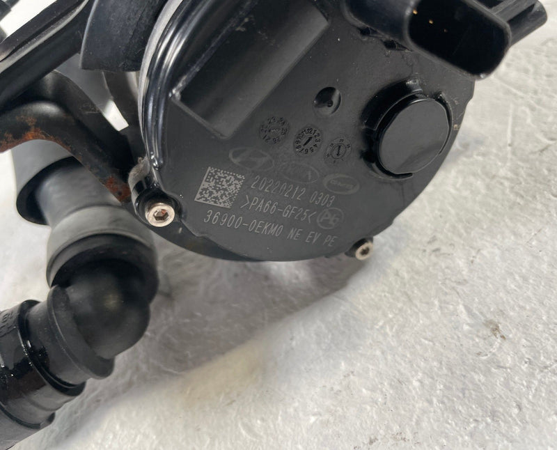 Load image into Gallery viewer, 2022-2024 HYUNDAI IONIQ 5 DRIVE MOTOR INVERTER COOLER COOLING WATER PUMP #108828
