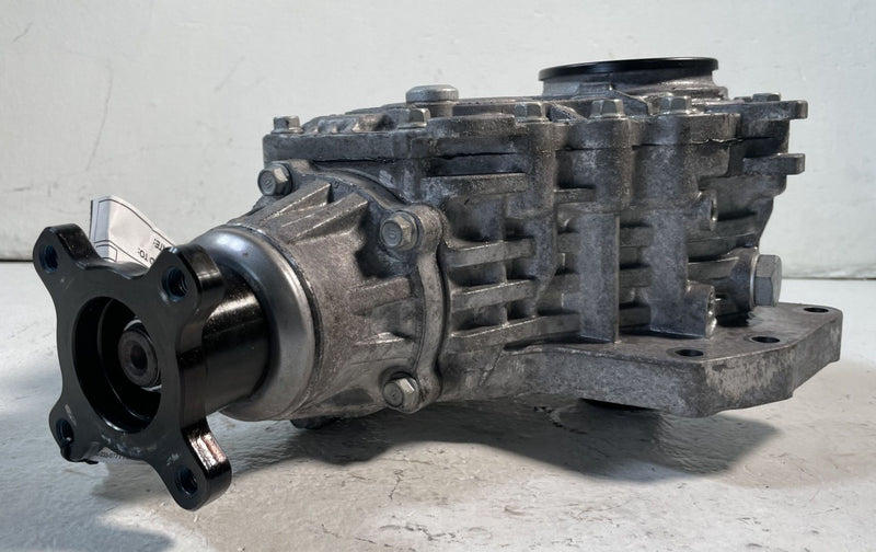 Load image into Gallery viewer, 21-25 HYUNDAI TUCSON AWD AUTO TRANSMISSION TRANSFER CASE 9K MILES 2.5L # 107401
