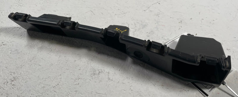 Load image into Gallery viewer, 2015 - 2023 FORD MUSTANG FRONT RIGHT SKIRT ROCKER MOLDING BRACKET # 112915
