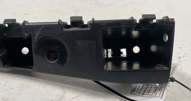 Load image into Gallery viewer, 2015 - 2023 FORD MUSTANG FRONT RIGHT SKIRT ROCKER MOLDING BRACKET # 112915
