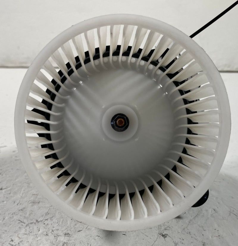 Load image into Gallery viewer, 24-26 HYUNDAI SANTA FE HVAC A/C AIR CONDITIONER HEATER BLOWER FAN MOTOR # 112080

