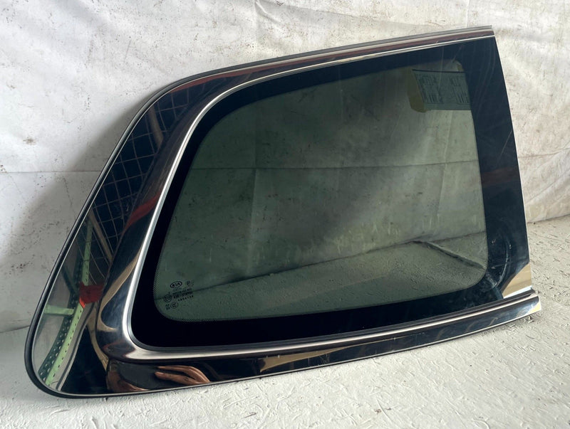 Load image into Gallery viewer, 2020-2022 KIA TELLURIDE REAR RIGHT PASSENGER SIDE QUARTER WINDOW GLASS # 114362

