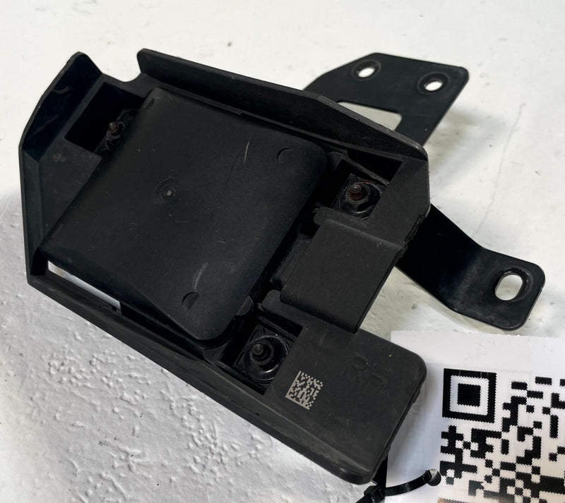 Load image into Gallery viewer, 2020 - 2022 KIA TELLURIDE REAR RIGHT BLIND SPOT RADAR SENSOR W/ BRACKET # 114340
