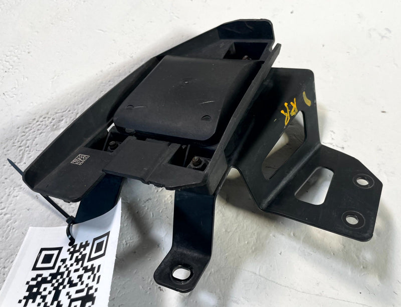 Load image into Gallery viewer, 2020 - 2022 KIA TELLURIDE REAR RIGHT BLIND SPOT RADAR SENSOR W/ BRACKET # 114340
