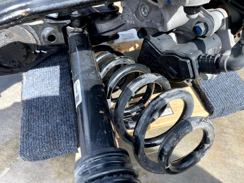Load image into Gallery viewer, 24-25 HYUNDAI SANTA FE FWD REAR RIGHT SIDE SUSPENSION KNEE ASSEMBLY 2.5L #106963
