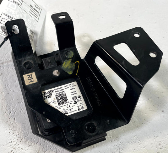 2020 - 2022 KIA TELLURIDE REAR RIGHT BLIND SPOT RADAR SENSOR W/ BRACKET
