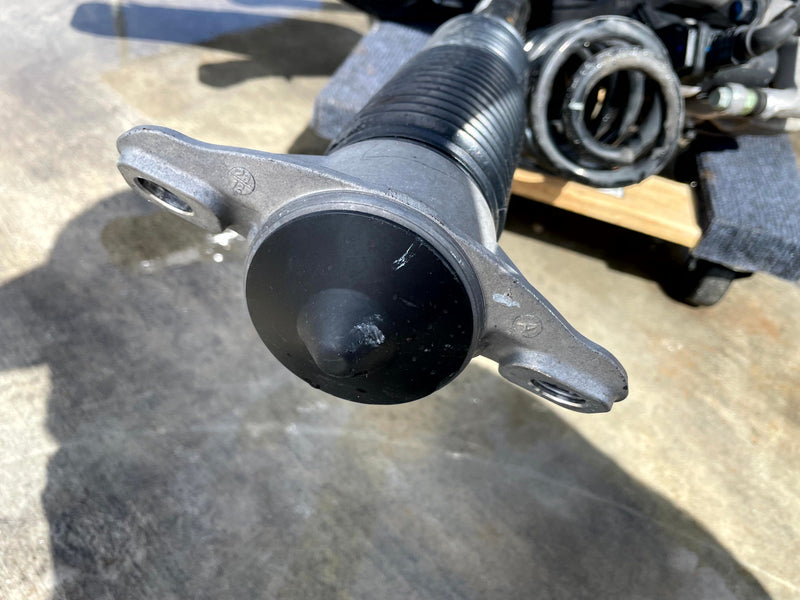 Load image into Gallery viewer, 24-25 HYUNDAI SANTA FE FWD REAR RIGHT SIDE SUSPENSION KNEE ASSEMBLY 2.5L #106963
