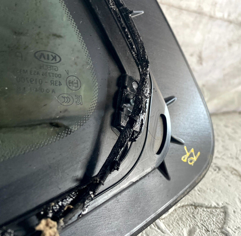Load image into Gallery viewer, 2020-2022 KIA TELLURIDE REAR RIGHT PASSENGER SIDE QUARTER WINDOW GLASS # 114362
