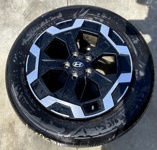 HYUNDAI SANTA FE 18" BLACK & MACHINED ALLOY WHEEL W/TIRE (ONLY#1) 24-25 # 106965