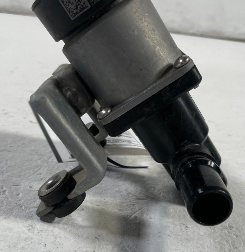 Load image into Gallery viewer, 2022-2024 HYUNDAI IONIQ 5 RWD HV BATTERY COOLANT 3 WAY CHANGEOVER VALVE # 108822
