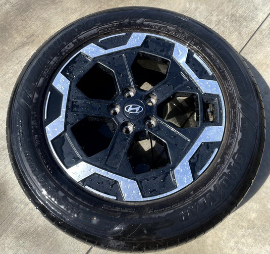 HYUNDAI SANTA FE 18" BLACK & MACHINED ALLOY WHEEL W/TIRE (ONLY#1) 24-25 # 106966