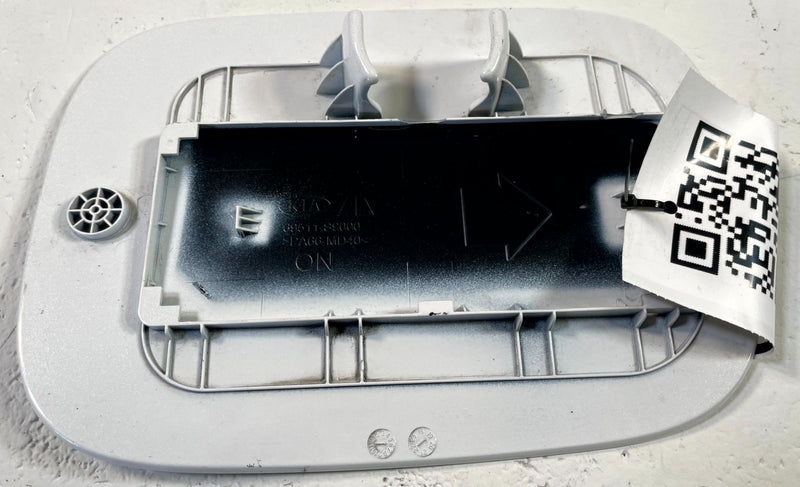 Load image into Gallery viewer, 2020 - 2022 KIA TELLURIDE REAR FUEL GAS TANK DOOR LID COVER WHITE (SWP) # 114344
