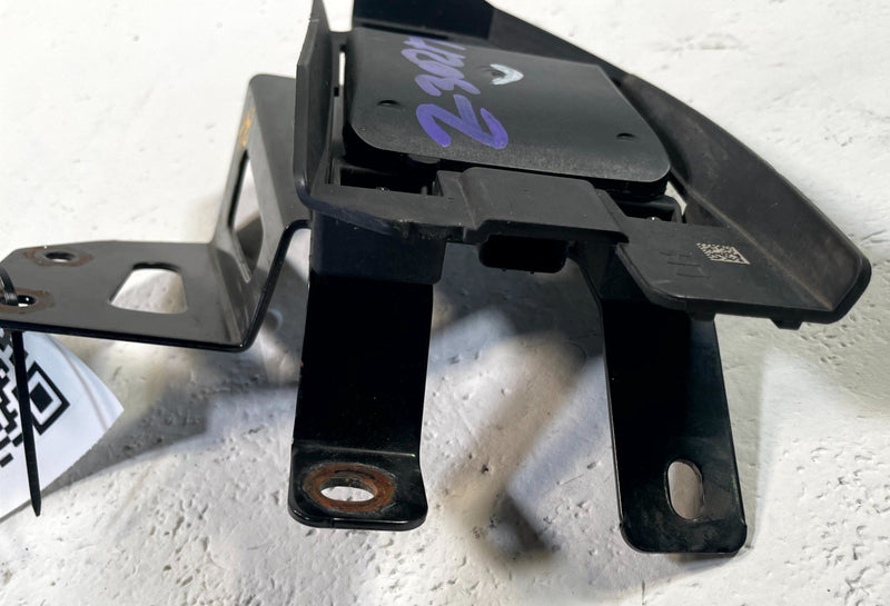 Load image into Gallery viewer, 2020 - 2022 KIA TELLURIDE REAR LEFT BLIND SPOT RADAR SENSOR W/ BRACKET # 114329
