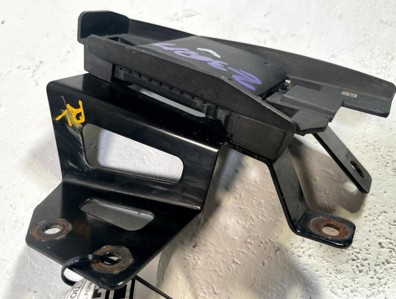 Load image into Gallery viewer, 2020 - 2022 KIA TELLURIDE REAR LEFT BLIND SPOT RADAR SENSOR W/ BRACKET # 114329

