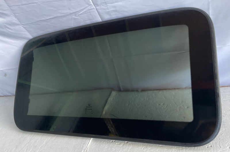 Load image into Gallery viewer, 2016-2025 HONDA PASSPORT PILOT SUNROOF SUN ROOF MOON ROOF WINDOW GLASS # 105 (1)
