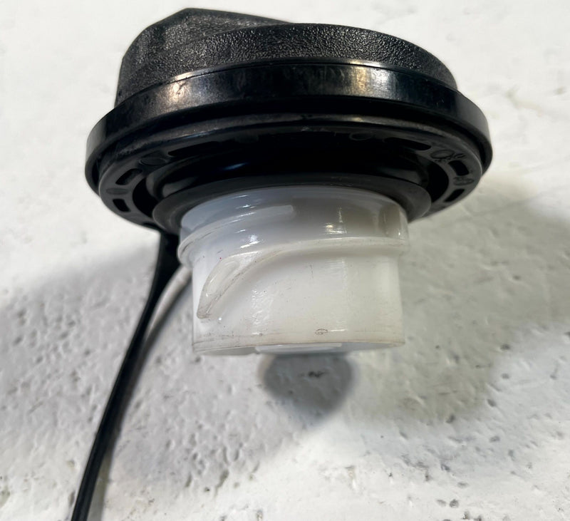 Load image into Gallery viewer, KIA TELLURIDE SORENTO SPORTAGE SOUL STINGER REAR FUEL GAS TANK FILLER CAP 114347
