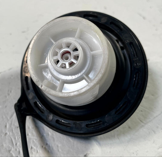 KIA TELLURIDE SORENTO SPORTAGE SOUL STINGER REAR FUEL GAS TANK FILLER CAP 114347