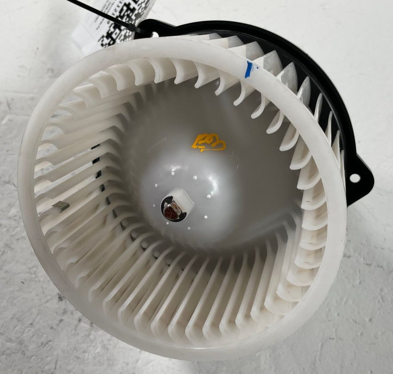 Load image into Gallery viewer, 24-26 HYUNDAI SANTA FE HVAC A/C AIR CONDITIONER HEATER BLOWER FAN MOTOR # 112129
