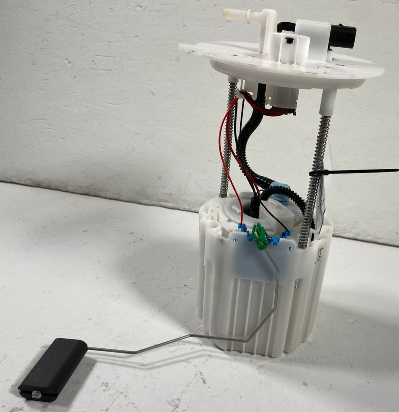 Load image into Gallery viewer, 22-26 HYUNDAI SANTA FE FUEL GAS PUMP SENDING UNIT ASSY 2.5L 31110R5500 # 112128
