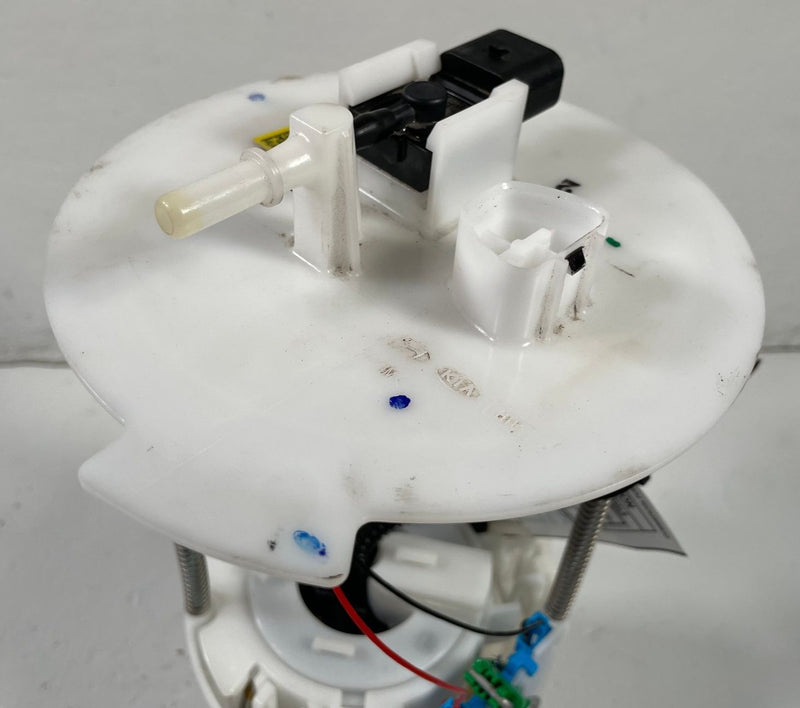 Load image into Gallery viewer, 22-26 HYUNDAI SANTA FE FUEL GAS PUMP SENDING UNIT ASSY 2.5L 31110R5500 # 112128
