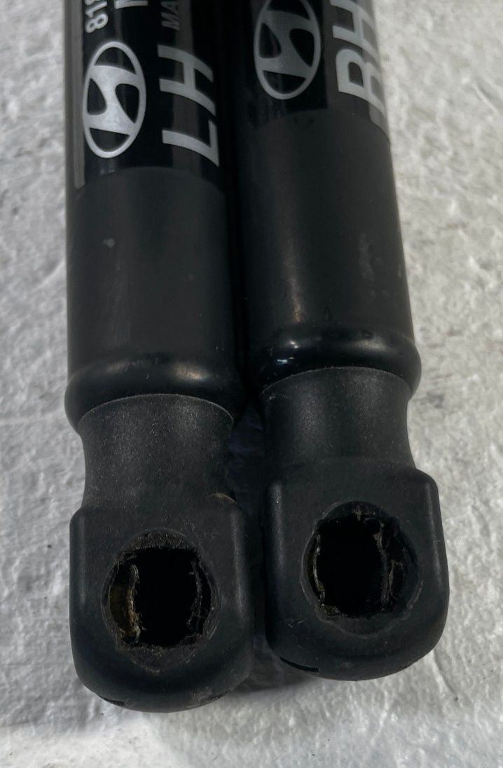 Load image into Gallery viewer, 2022-2025 HYUNDAI IONIQ 5 LH &amp; RH TAILGATE LIFTGATE LIFT CYLINDER STRUT # 108848
