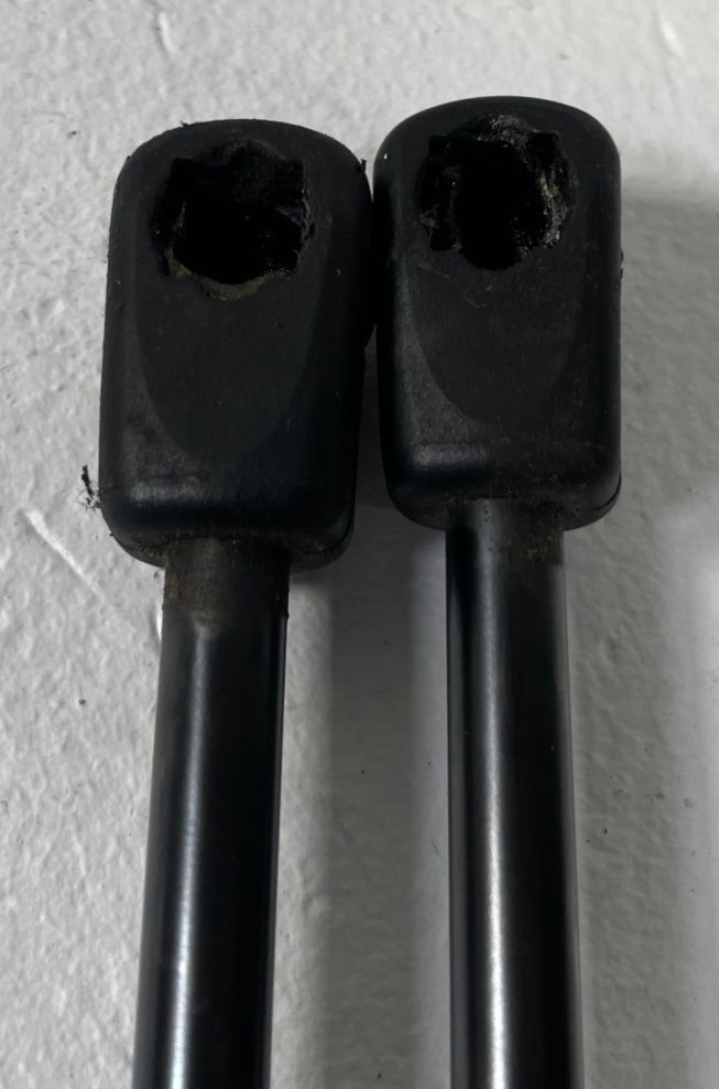 Load image into Gallery viewer, 2022-2025 HYUNDAI IONIQ 5 LH &amp; RH TAILGATE LIFTGATE LIFT CYLINDER STRUT # 108848
