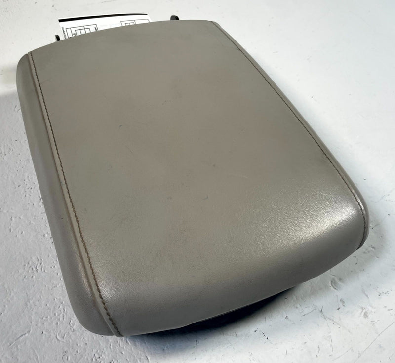 Load image into Gallery viewer, 2020 - 2025 KIA TELLURIDE CENTER CONSOLE ARMREST STORAGE LID COVER # 114371
