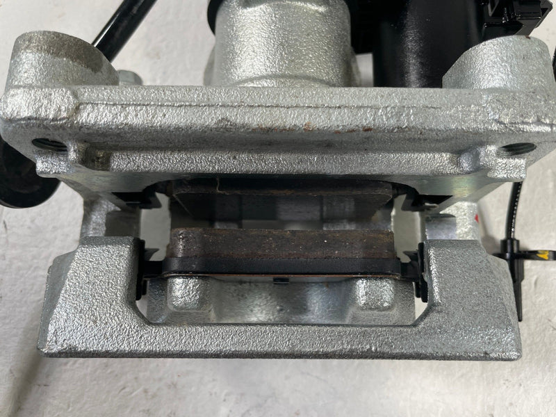 Load image into Gallery viewer, 2022-2024 HYUNDAI IONIQ 5 REAR RIGHT PASSENGER SIDE DISC BRAKE CALIPER # 108836

