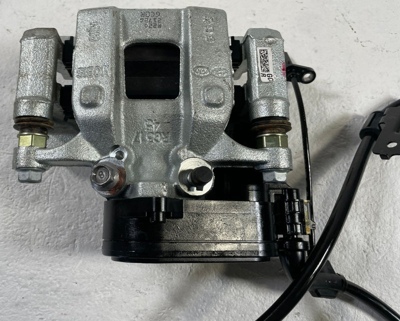 Load image into Gallery viewer, 2022-2024 HYUNDAI IONIQ 5 REAR RIGHT PASSENGER SIDE DISC BRAKE CALIPER # 108836
