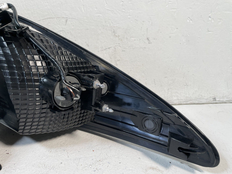 Load image into Gallery viewer, 22-25 HYUNDAI TUCSON REAR RIGHT SIDE HALOGEN OUTER TAILLIGHT LIGHT LAMP # 107382
