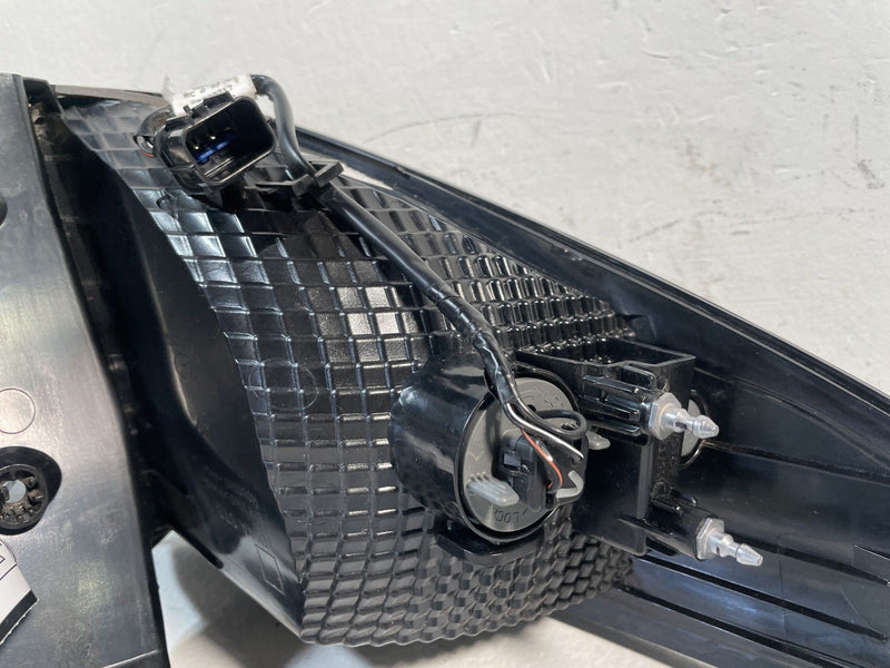 Load image into Gallery viewer, 22-25 HYUNDAI TUCSON REAR RIGHT SIDE HALOGEN OUTER TAILLIGHT LIGHT LAMP # 107382
