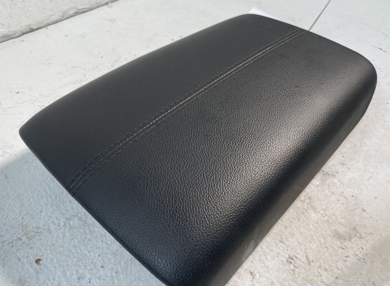 Load image into Gallery viewer, 22-24 HYUNDAI SANTA CRUZ TUCSON CENTER CONSOLE ARMREST LID COVER BLACK # 107397
