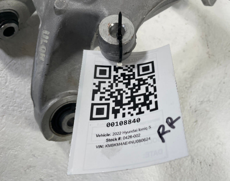 Load image into Gallery viewer, 2022 - 2026 HYUNDAI IONIQ 5 6 REAR RIGHT SIDE WHEEL SPINDLE KNUCKLE # 108840
