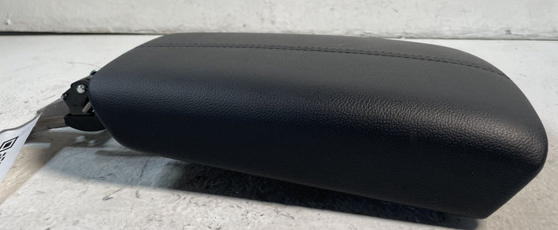 Load image into Gallery viewer, 22-24 HYUNDAI SANTA CRUZ TUCSON CENTER CONSOLE ARMREST LID COVER BLACK # 107397
