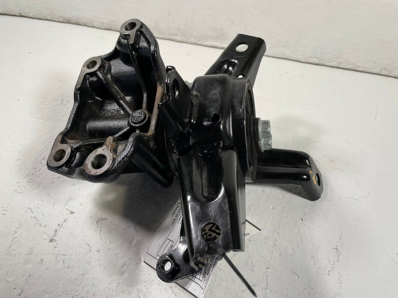 Load image into Gallery viewer, 2021-2025 HYUNDAI SANTA FE FRONT LEFT TRANSMISSION MOUNT BRACKET 2.5L # 112096
