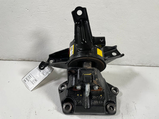 2021-2025 HYUNDAI SANTA FE FRONT LEFT TRANSMISSION MOUNT BRACKET 2.5L