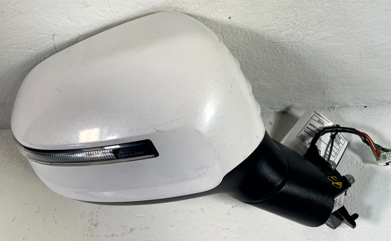 Load image into Gallery viewer, 2020-22 KIA TELLURIDE FRONT RIGHT VIEW DOOR MIRROR W/O CAMERA WHITE SWP # 114360
