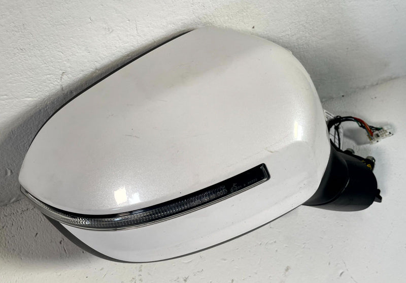 Load image into Gallery viewer, 2020-22 KIA TELLURIDE FRONT RIGHT VIEW DOOR MIRROR W/O CAMERA WHITE SWP # 114360
