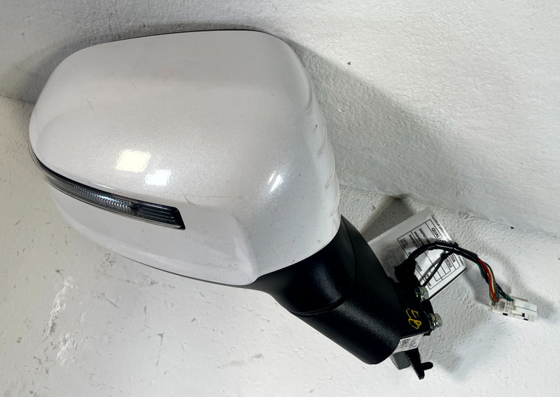 Load image into Gallery viewer, 2020-22 KIA TELLURIDE FRONT RIGHT VIEW DOOR MIRROR W/O CAMERA WHITE SWP # 114360
