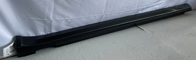 Load image into Gallery viewer, 22-25 GENESIS GV70 FRONT RIGHT ROCKER PANEL SIDE SKIRT MOLDING GRAY NSM # 107600
