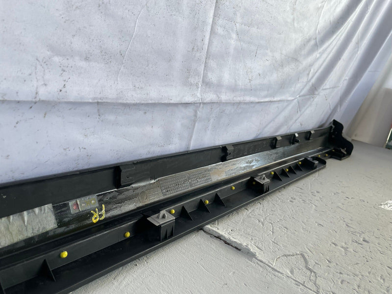 Load image into Gallery viewer, 22-25 GENESIS GV70 FRONT RIGHT ROCKER PANEL SIDE SKIRT MOLDING GRAY NSM # 107600
