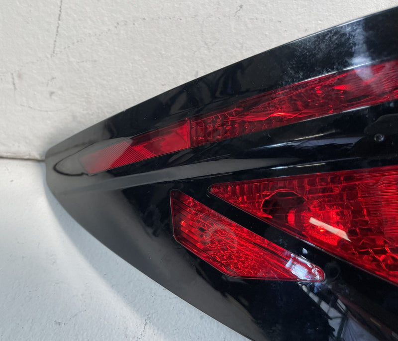 Load image into Gallery viewer, 22-25 HYUNDAI TUCSON REAR LEFT SIDE HALOGEN OUTER TAILLIGHT LIGHT LAMP # 107360
