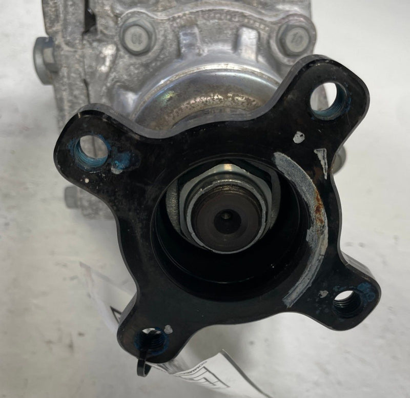 Load image into Gallery viewer, 21-26 HYUNDAI TUCSON AWD AUTO TRANSMISSION TRANSFER CASE 9 MILES 2.5L # 110196
