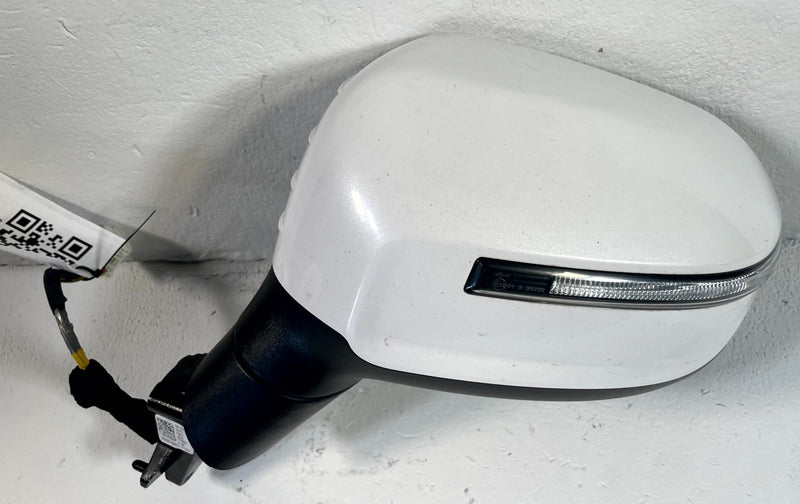 Load image into Gallery viewer, 2020-22 KIA TELLURIDE FRONT LEFT VIEW DOOR MIRROR W/O CAMERA WHITE SWP # 114355
