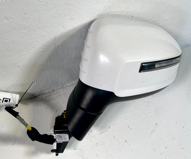 Load image into Gallery viewer, 2020-22 KIA TELLURIDE FRONT LEFT VIEW DOOR MIRROR W/O CAMERA WHITE SWP # 114355
