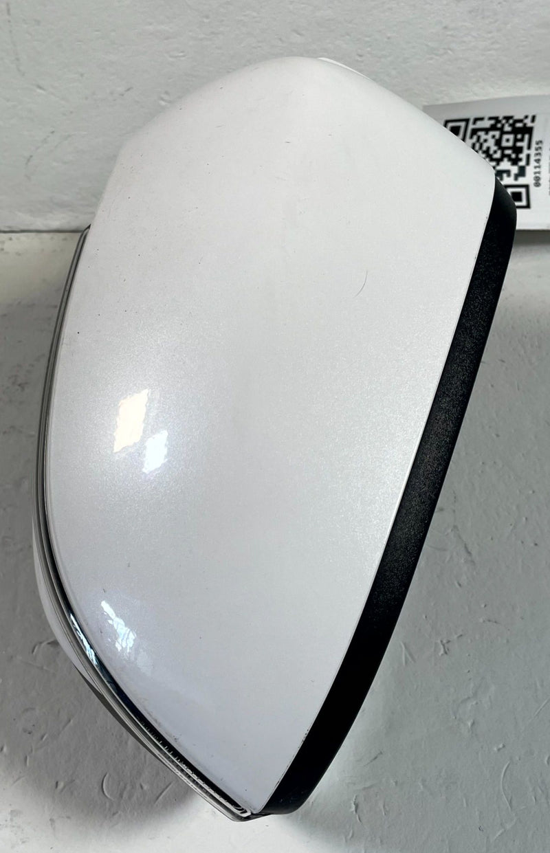Load image into Gallery viewer, 2020-22 KIA TELLURIDE FRONT LEFT VIEW DOOR MIRROR W/O CAMERA WHITE SWP # 114355
