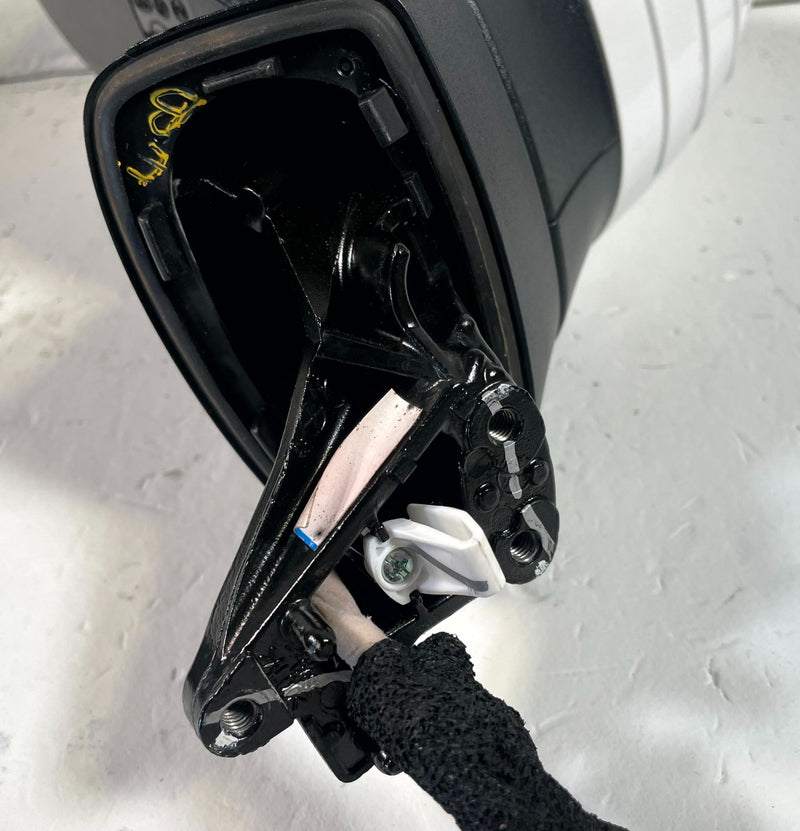 Load image into Gallery viewer, 2020-22 KIA TELLURIDE FRONT LEFT VIEW DOOR MIRROR W/O CAMERA WHITE SWP # 114355

