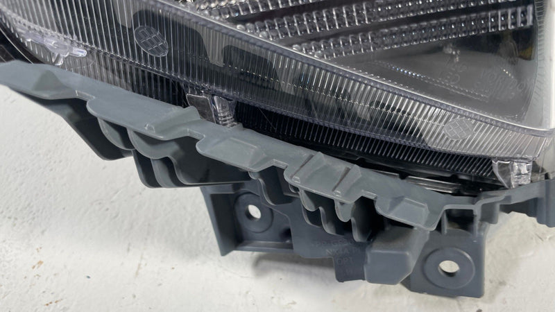 Load image into Gallery viewer, 25-26 HYUNDAI TUCSON FRONT LEFT DRIVER SIDE LED HEADLIGHT HEADLAMP 2.5L # 110207
