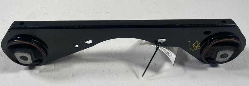 Load image into Gallery viewer, 2021-2025 NISSAN ROGUE AWD REAR DIFFERENTIAL AXLE CARRIER MOUNT BRACKET # 111643
